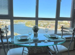 Апартаменты Sutki VIP c панорамным видом на реку на Урицкого 62