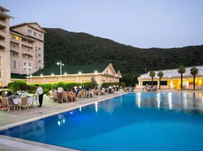 Отель Qafqaz Riverside