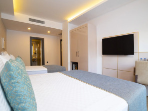 Отель Leaf Port Boutique