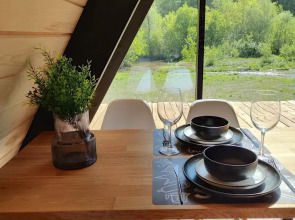 Шале двухэтажный А-фрейм с панорамным остеклением и террасой