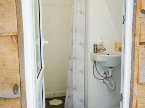 Дом Namaste vegetarian camp