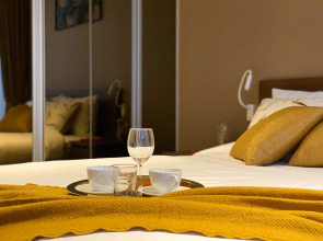 Апартаменты 2 спальни с видом на озеро в шаге от моря