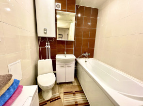 Уютные Апартаменты в доме у Космопорта (ул. Дыбенко 27а)