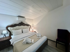 Отель Castle Family