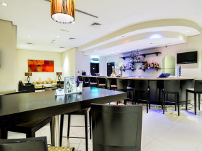 Holiday Inn Express Dubai Internet City an IHG Hotel