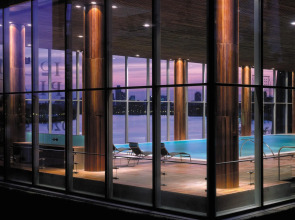 Canary Riverside Plaza Hotel