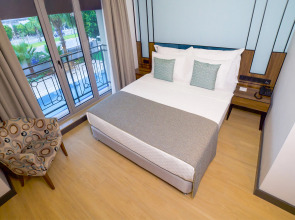 Отель Leaf Port Boutique