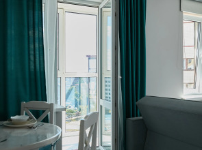 Апартаменты Luma White #2 в центре города с красивым видом на балконе