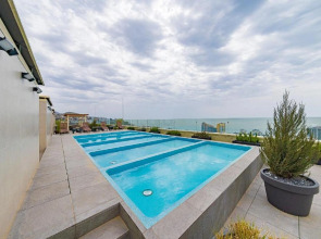 Апартаменты у Дендрария в ЖК Метрополь на самом высоком этаже, где есть бассейн