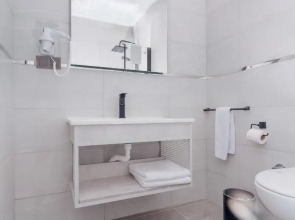 Melanj Airport Hotel