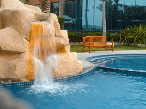 Отель Dubai Marine Beach Resort & Spa