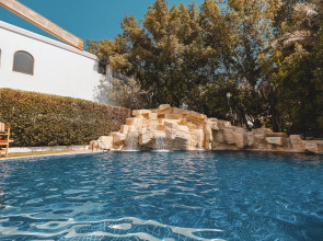 Отель Dubai Marine Beach Resort & Spa