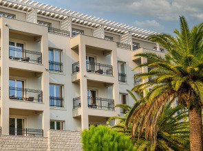 Lazure Hotel and Marina