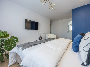 Апартаменты улучшенные, в центре города, с тремя спальнями