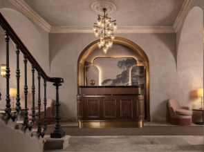 Adahan DeCamondo Pera, Autograph Collection