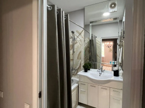 Квартира M.O.O.N APARTMENTS  Толе би Тулебаева кв 8 Центр