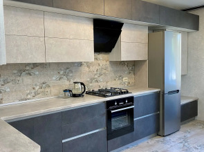 Апартаменты 2-комнатные с закрытой территорией на Захарова 26