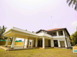 Отель Yoho Rivi Ras