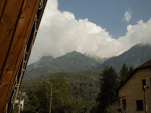 Гостевой дом Экосказка с видом на горы