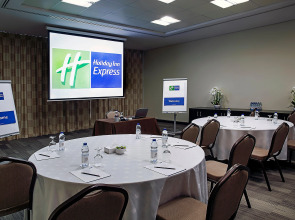 Holiday Inn Express Dubai Internet City an IHG Hotel
