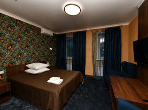 Отель Новоженовский