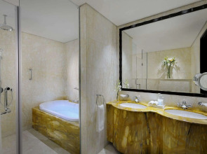 Crowne Plaza Dubai Jumeirah an IHG Hotel