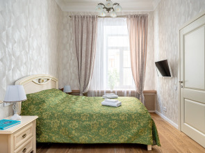 Трехкомантная квартира у летнего сада в Мозаичном дворе