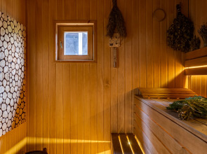 Частный дом с бaнeй на дpoвaх Harmony