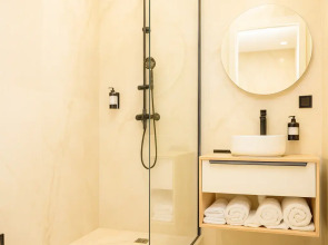 Отель Манон