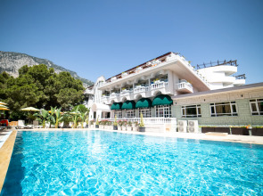 Rose Garden Premium Hotel