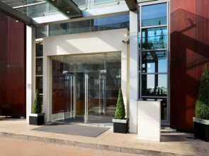 Canary Riverside Plaza Hotel