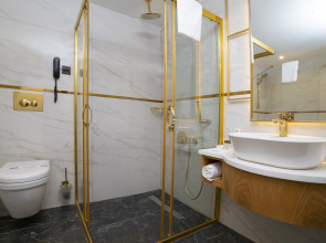 Отель Leaf Port Boutique