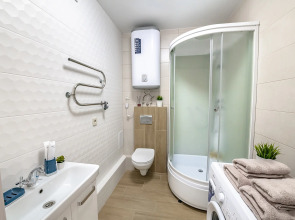 Апартаменты TopHouse на Каплунова 10 трёхкомнатные