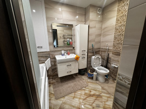 Квартира Новая Двухкомнатная квартира до 8 человек прямо у входа в метро