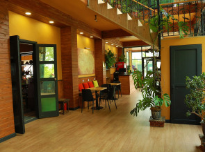 Отель Маданур