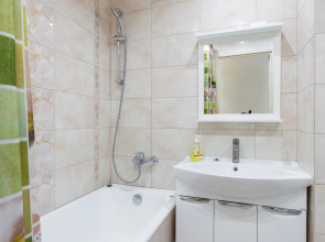 1b  Krasnogrskij 46 Apartments