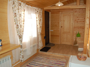 Дом с наличниками около Ростова