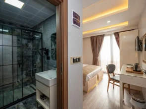 Luxury Airport Hotel by Zazzoni