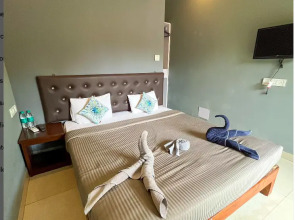 Hotel YogiTree beach Resort & Cafe