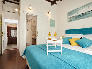 Palace Central Square