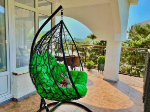 Улучшенные трехкомнатные апартаменты с террасой