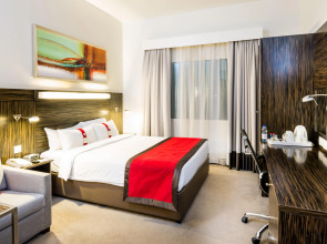 Holiday Inn Express Dubai Internet City an IHG Hotel