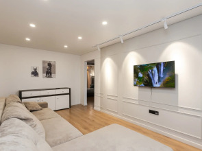 Квартира уютная трехкомнатная с двумя балконами рядом с островом Канта