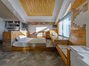 Апартаменты Оплот ETHNICA Дизайн Студия | 40м² | 3 Этаж Ваше Окно в Горы