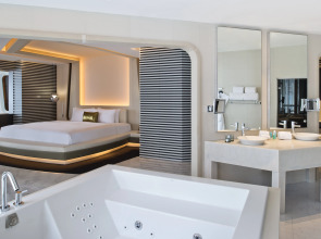 Отель V Hotel Dubai Curio Collection by Hilton