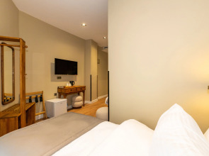 Nenessa Airport Hotel