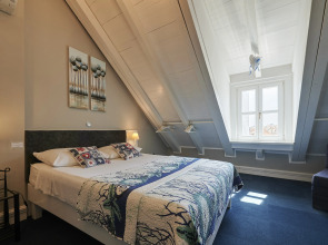 Palace Central Square