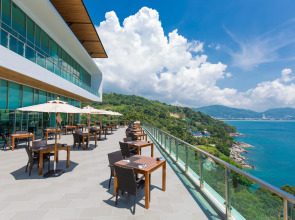 Отель Wyndham Grand Phuket Kalim Bay