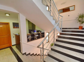 Отель Swiss Holiday