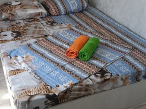 Апартаменты Двухкомнатная квартира с ремонтом рядом с озером